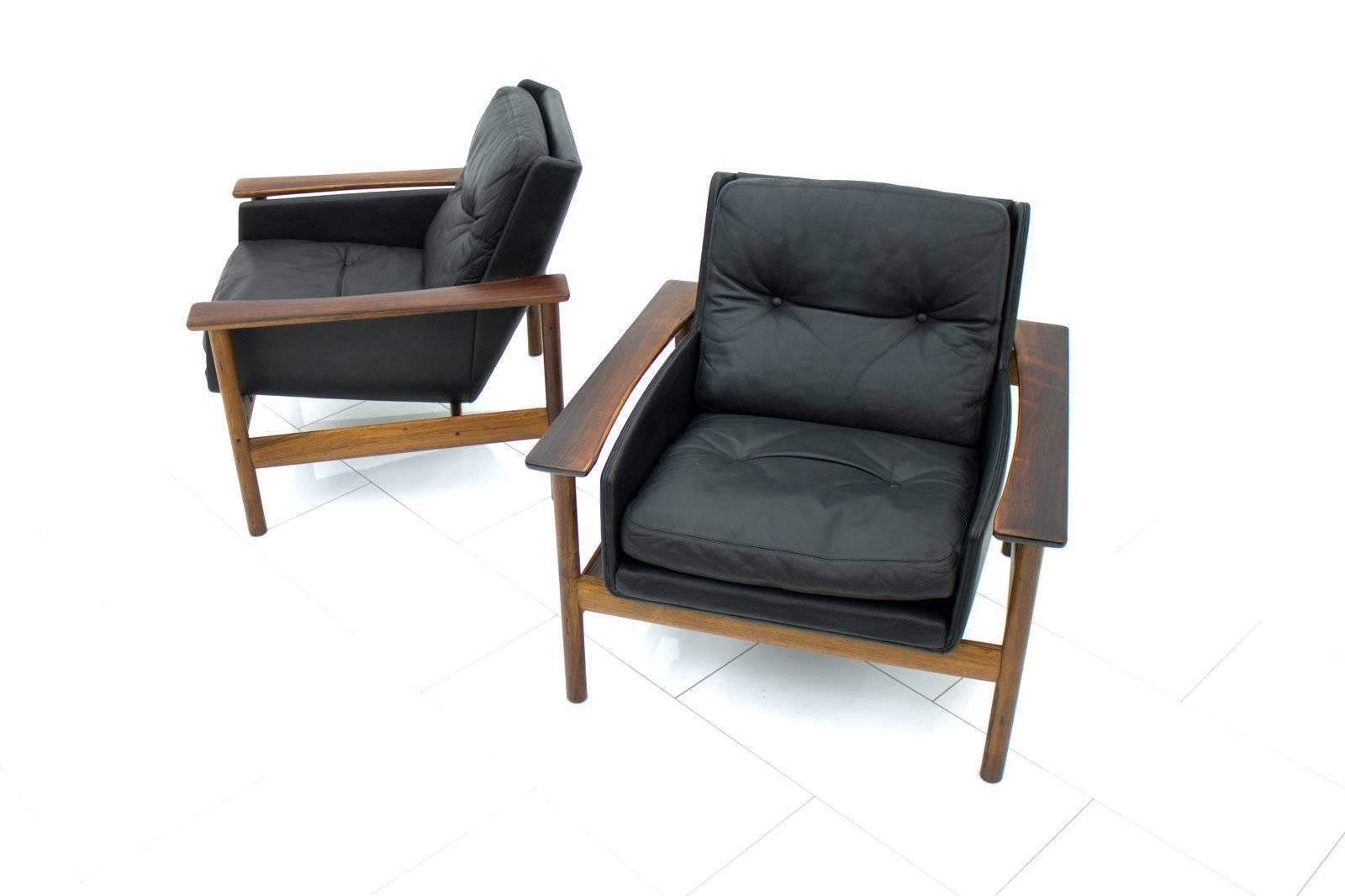 Pair of Rosewood and Leather Lounge Chairs by Sven Ivar Dysthe for Dokka In Excellent Condition In Frankfurt / Dreieich, DE