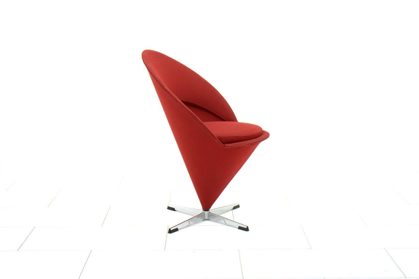 Red cone chairs by Verner Panton, Denmark, 1958.
Good condition with small signs of usage.

Worldwide shipping.

