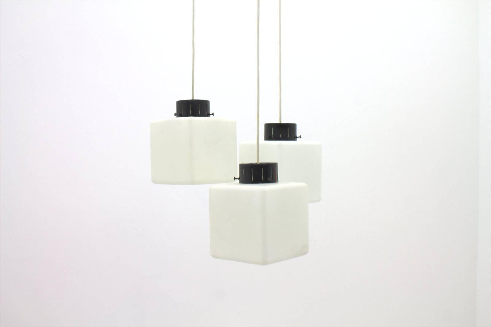 One of Three Milk Glass Cube Pendants by Stilnovo, Italy, 1960s In Good Condition In Frankfurt / Dreieich, DE