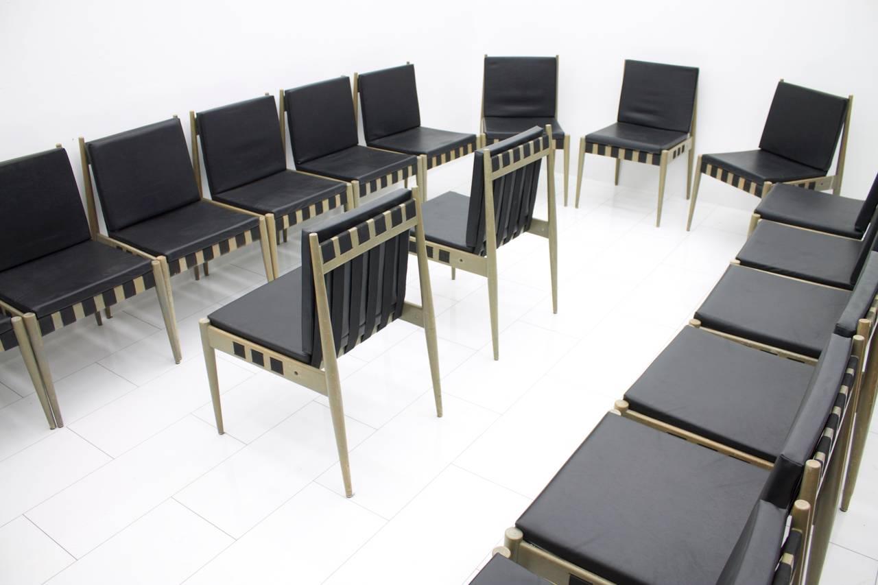 Set of 20 dining room chairs SE 121 by Architect Egon Eiermann, 1964. This chairs come in a very rare grey color and black leatherette cushions. The chairs are from 1965. 

Good original condition.

60 chairs are available.

Worldwide shipping.