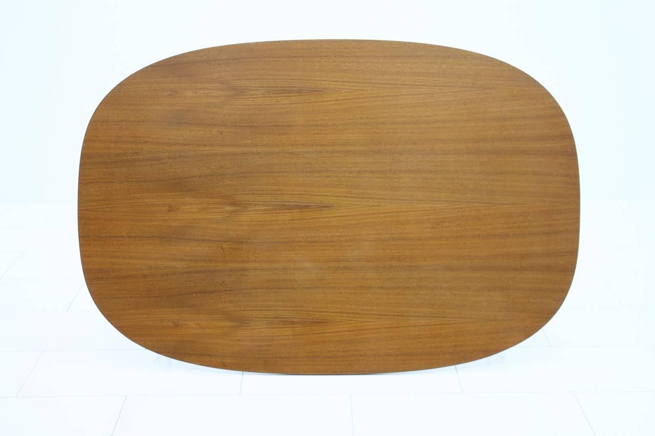 Super elliptical dining table in rare teak wood version. Piet Hein & Bruno Mathsson 1968 for Fritz Hansen.
Measures: W 150 cm, D 100 cm, H 72 cm.

Very good restored condition! 

Worldwide shipping.