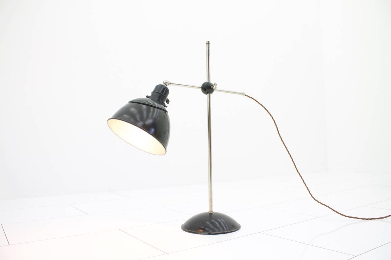 Nice adjustable table lamp.

Very good condition.

Wordwide shipping.