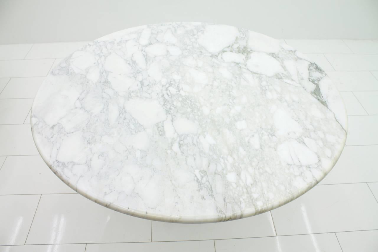 Carrara Marble Dining Table by Angelo Mangiarotti In Excellent Condition In Frankfurt / Dreieich, DE