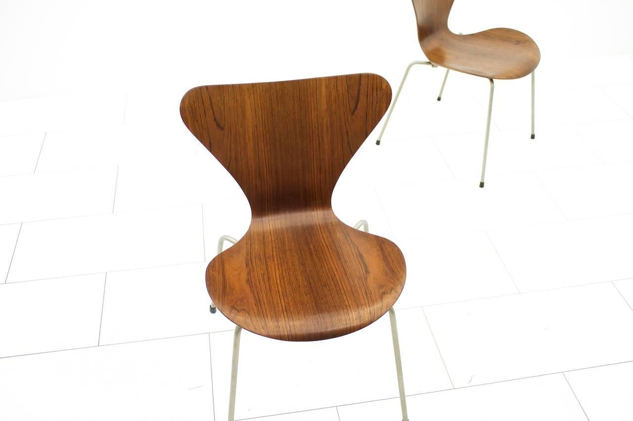 Scandinavian Modern Pair of Arne Jacobsen Teak Side Chairs, 3107, Fritz Hansen, Denmark