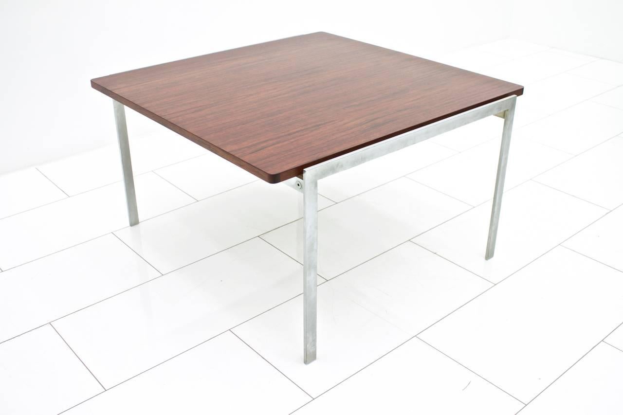 Very rare small coffee table Model 3501 by Arne Jacobsen for Fritz Hansen, 1966.
Steel and Rosewood. 
Good condition with small signs of usage.


Worldwide shipping.