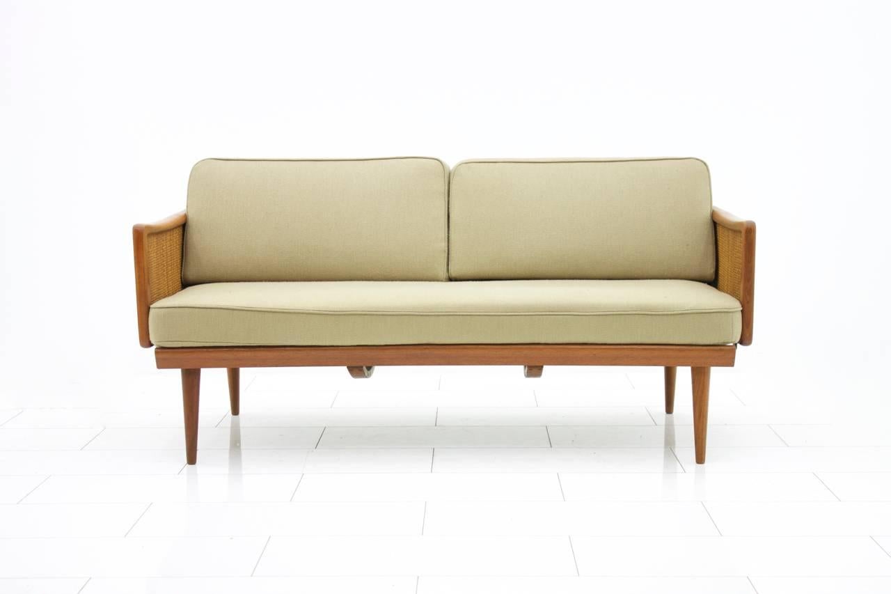 Early two-person sofa and daybed by Peter Hivdt & Olra Molgaard Nielsen FD451 Denmark, 1956. Manufactured by France & Daverkosen.
Good original condition.