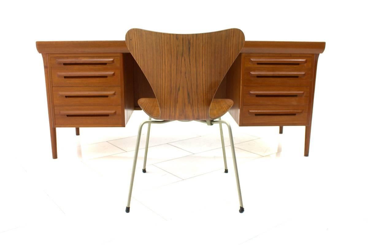 Danish Teak Desk by Ib Kofod Larsen for Faarup Møbelfabrik, Denmark, 1960s For Sale