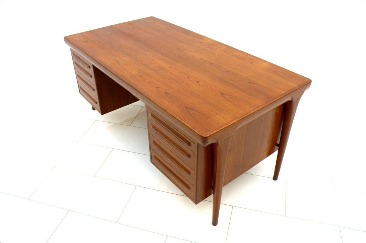 Teak Desk by Ib Kofod Larsen for Faarup Møbelfabrik, Denmark, 1960s For Sale 1