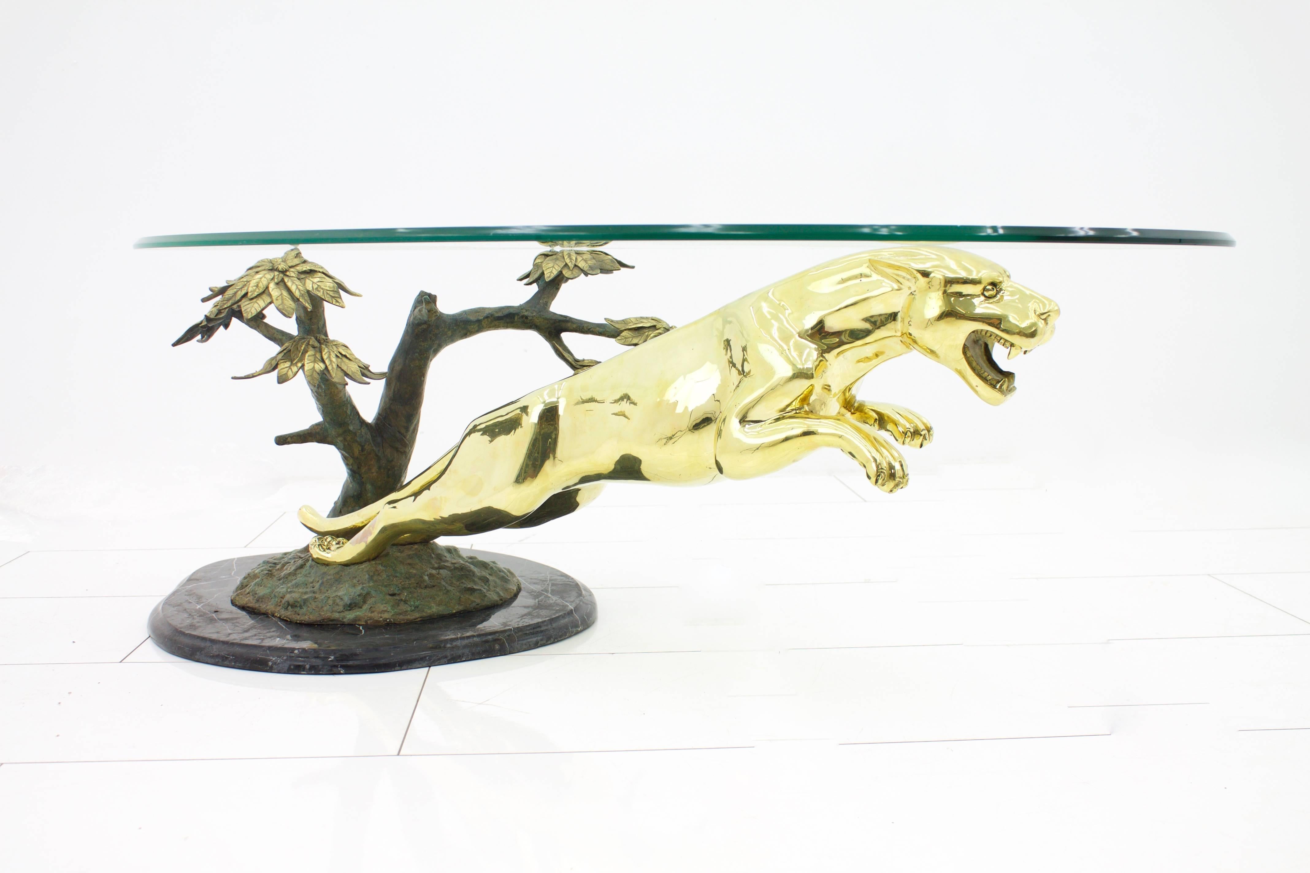 Brass and glass sofa table with a jumping panther, France 1960s.

Very good condition.

Worldwide shipping.
    