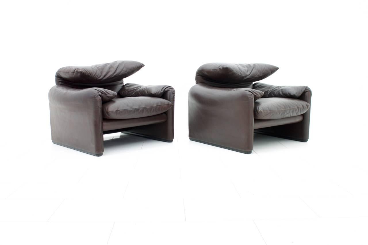 Italian Pair of Leather Lounge Chairs Maralunga by Vico Magistretti for Cassina For Sale