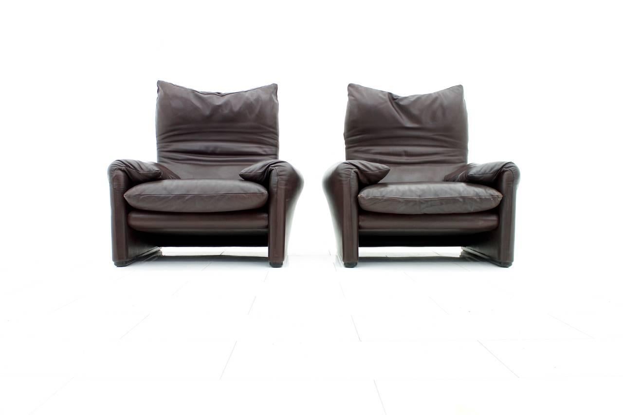 Mid-Century Modern Pair of Leather Lounge Chairs Maralunga by Vico Magistretti for Cassina For Sale