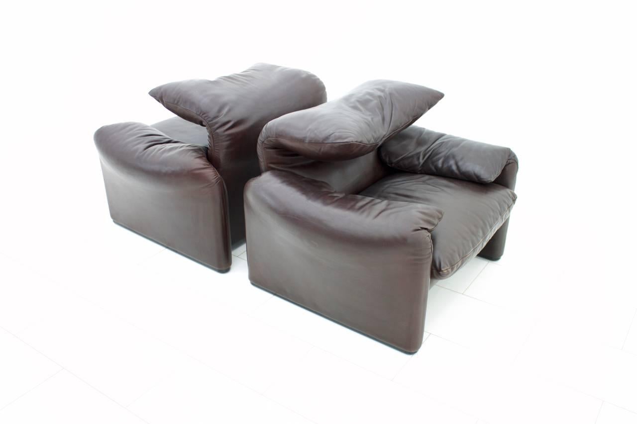 Late 20th Century Pair of Leather Lounge Chairs Maralunga by Vico Magistretti for Cassina For Sale