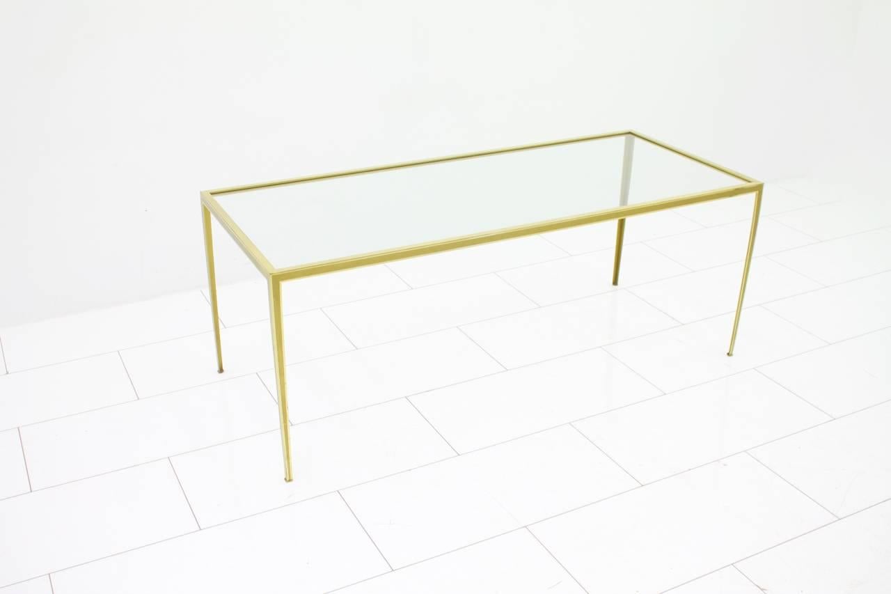 Nice sofa table in solid brass and glass by Vereinigte Werkstätten München, Germany 1960s.

Good condition.

Worldwide shipping.