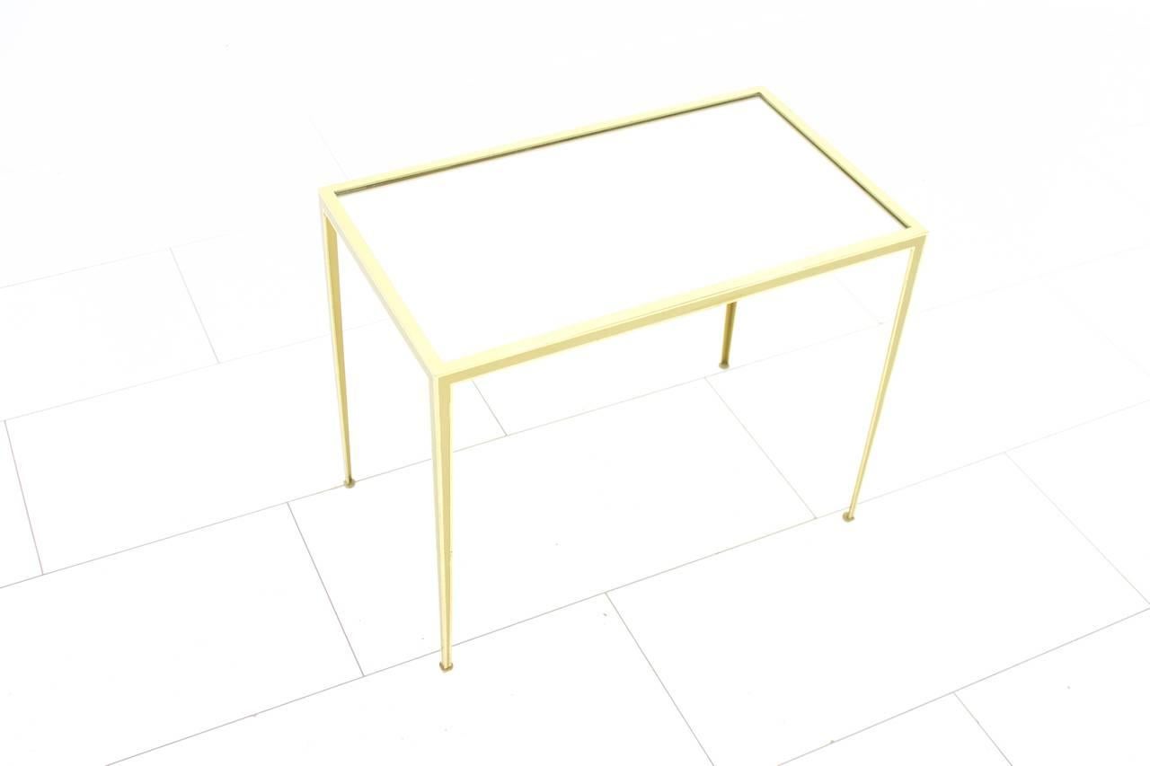 Brass and mirror side table by Münchner Werkstätten, Germany 1960s.


Good condition.


Worldwide shipping.