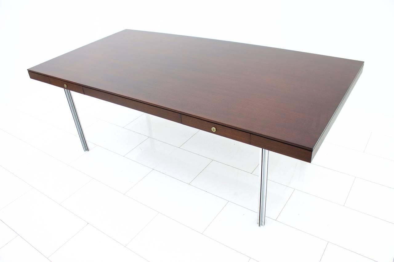 Very rare writing desk by Florence Knoll model 872 in a large version.
Chromed steel strip.

Fully restored. Very good condition.

World wide shipping.