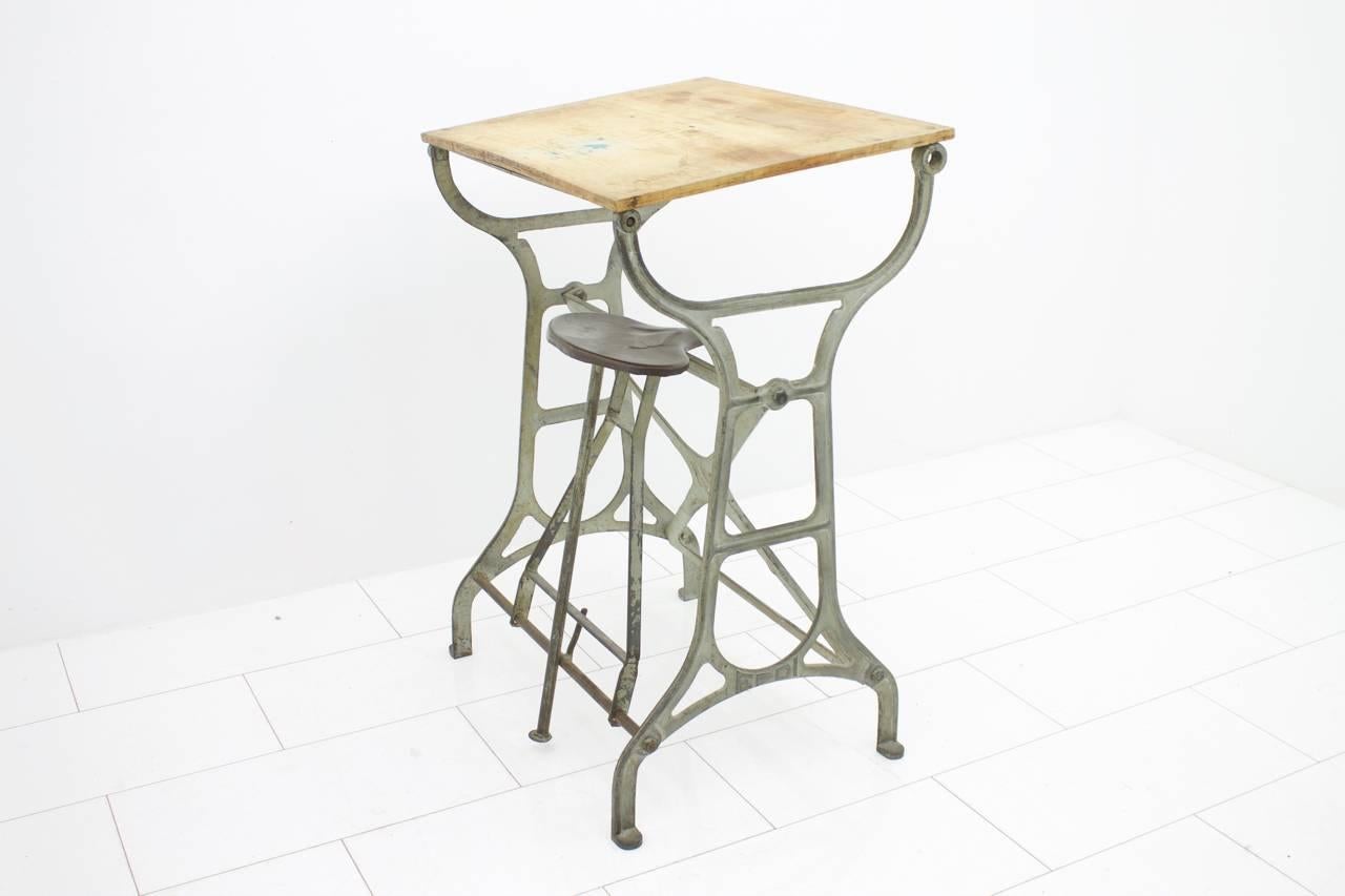 Industrial Metal & Wood Working Desk with Stool, 1930s In Good Condition In Frankfurt / Dreieich, DE