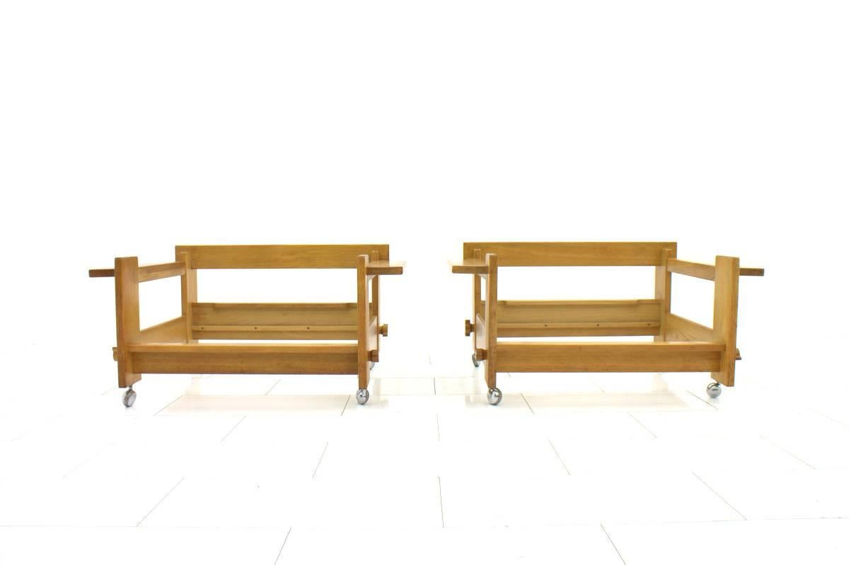 Seltenes Paar Loungesessel Modell Kontrapunkt von Yngve Ekström für Swedese:: Schweden Ende der 1960er Jahre. Die Stühle sind aus massiver Eiche mit den Originalpolstern. 

Sehr guter Zustand. 

Weltweiter Versand.