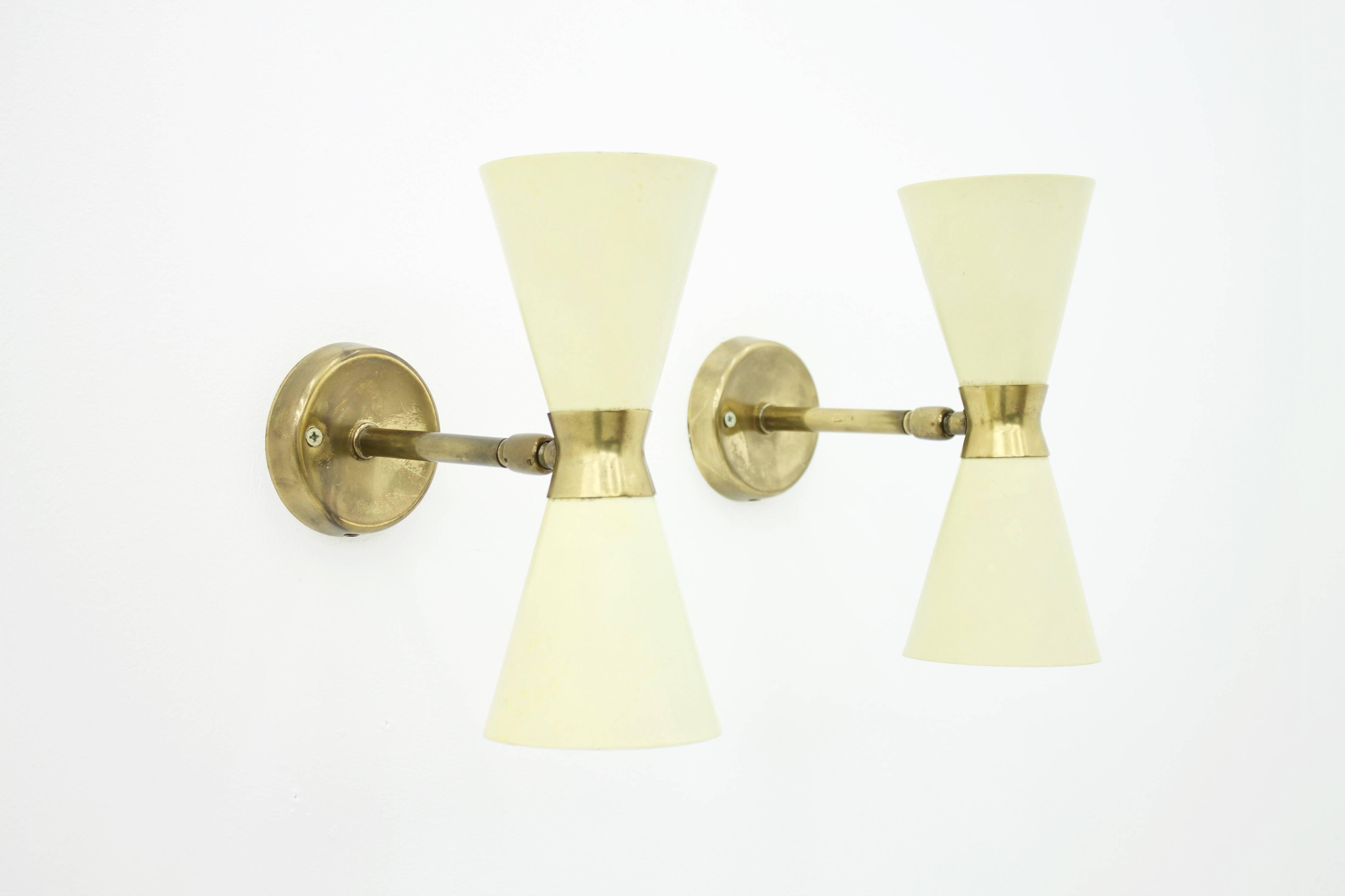 Set of two wall sconces in lacquered metal and brass from the 1950s.
Good original condition. 

Dimensions H 22 cm, D 21 cm, DM 9.5 cm. 

Worldwide shipping.



Worldwide shipping.