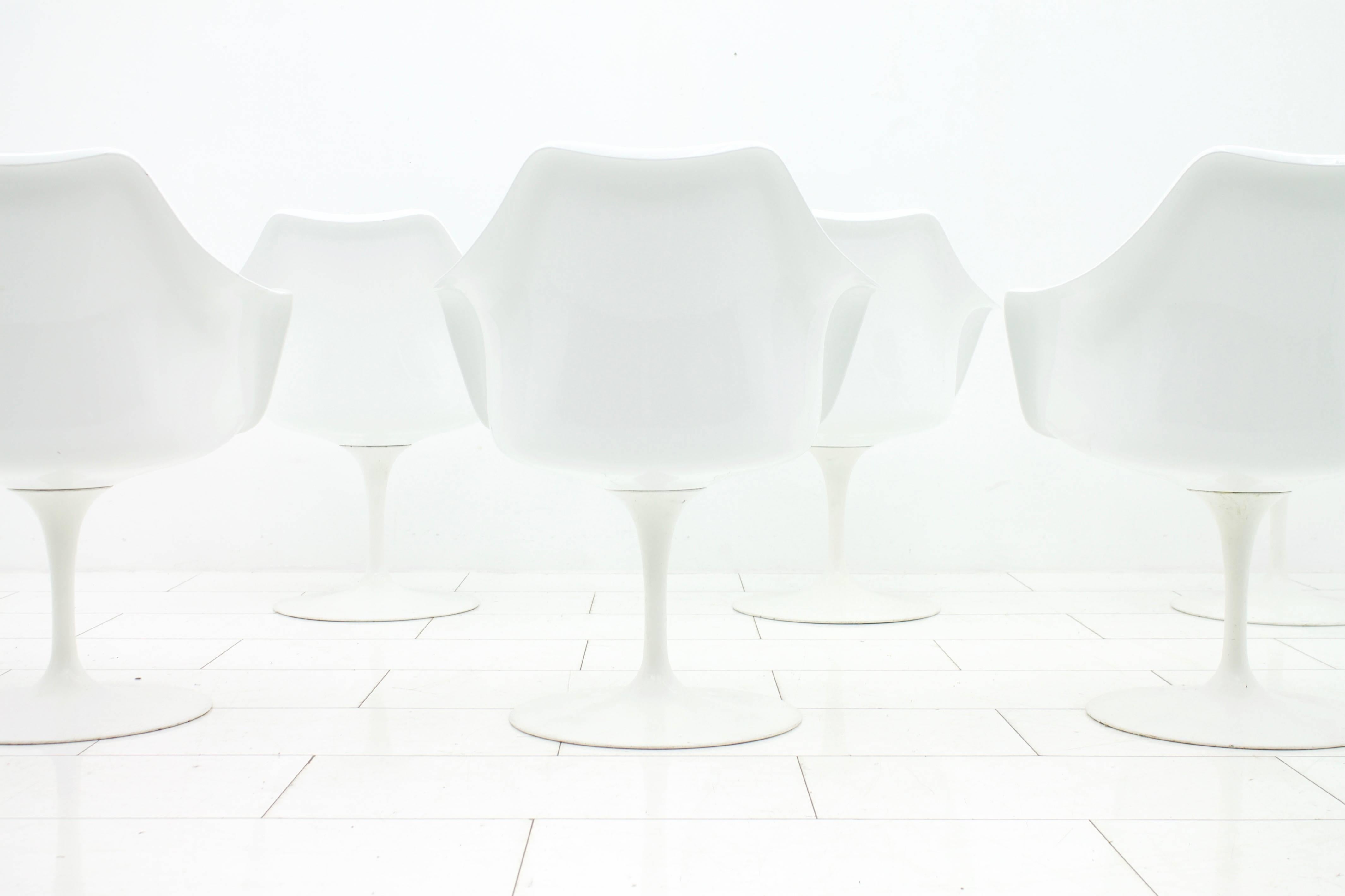 Set of Six Eero Saarinen Tulip Swivel Chairs, Knoll International For Sale 3