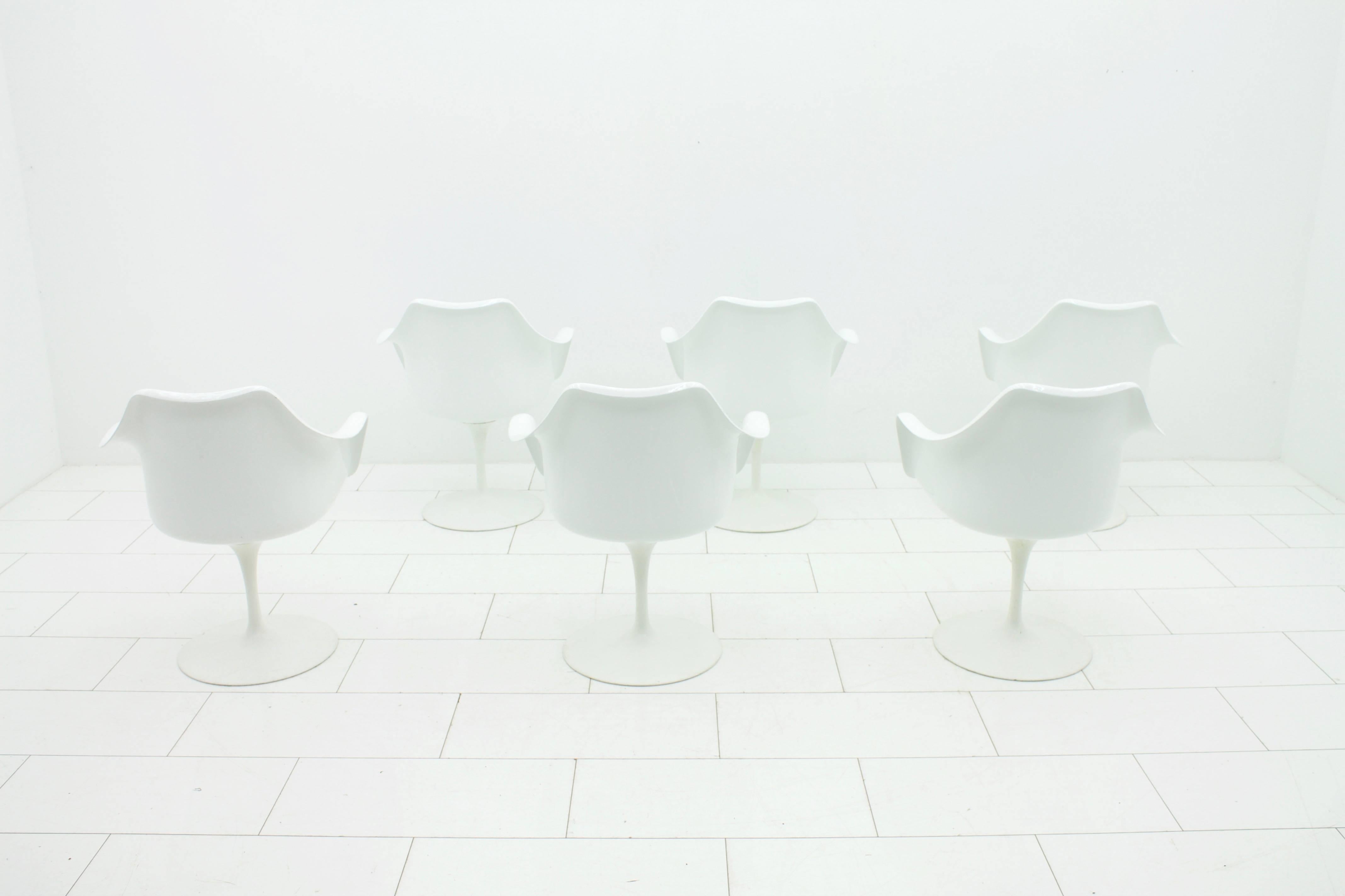 Set of Six Eero Saarinen Tulip Swivel Chairs, Knoll International In Good Condition For Sale In Frankfurt / Dreieich, DE