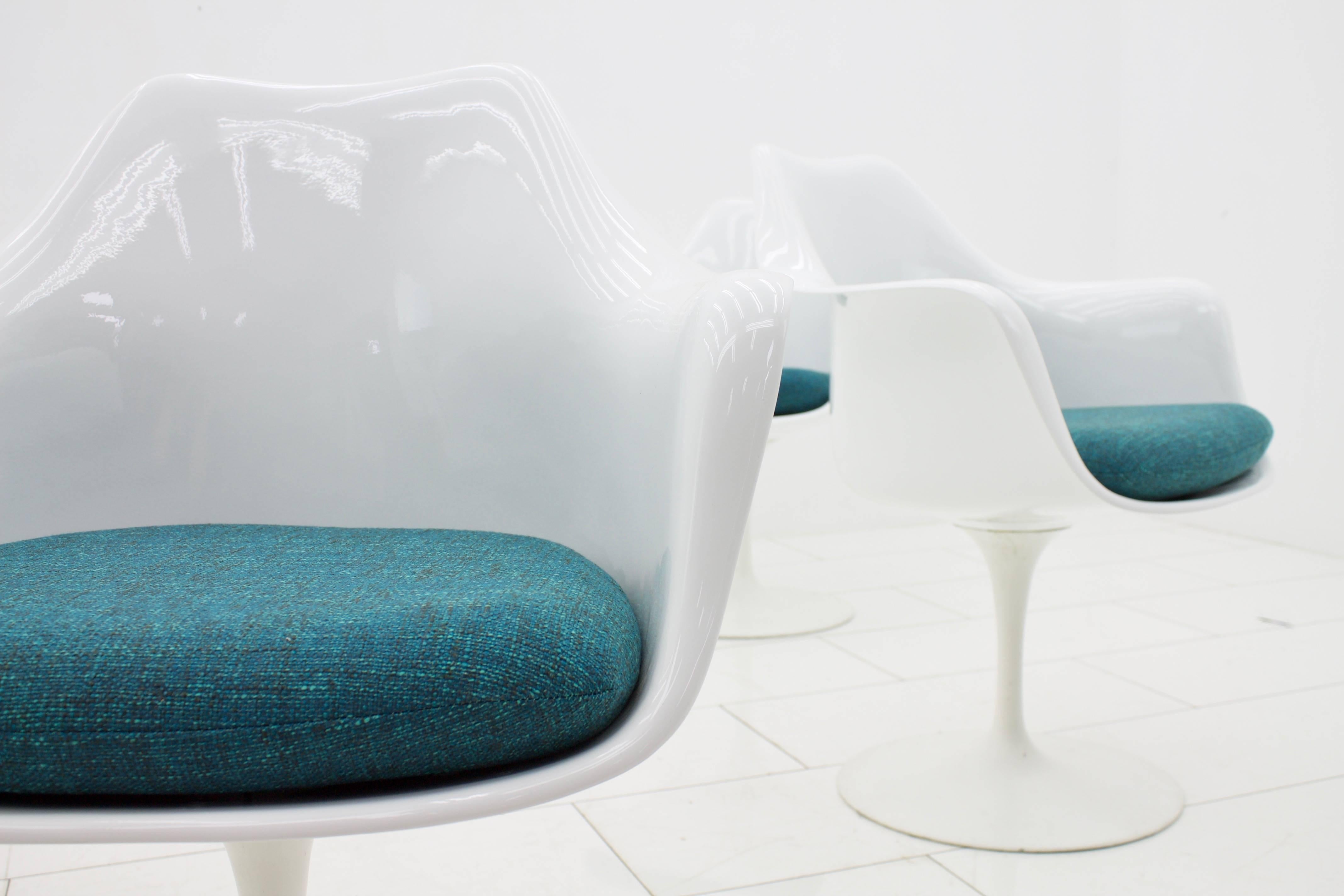 American Set of Six Eero Saarinen Tulip Swivel Chairs, Knoll International For Sale