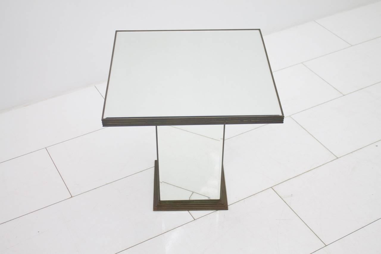 Nice small fully mirrored side or end table with brass details.
Excellent condition.

Worldwide shipping

    