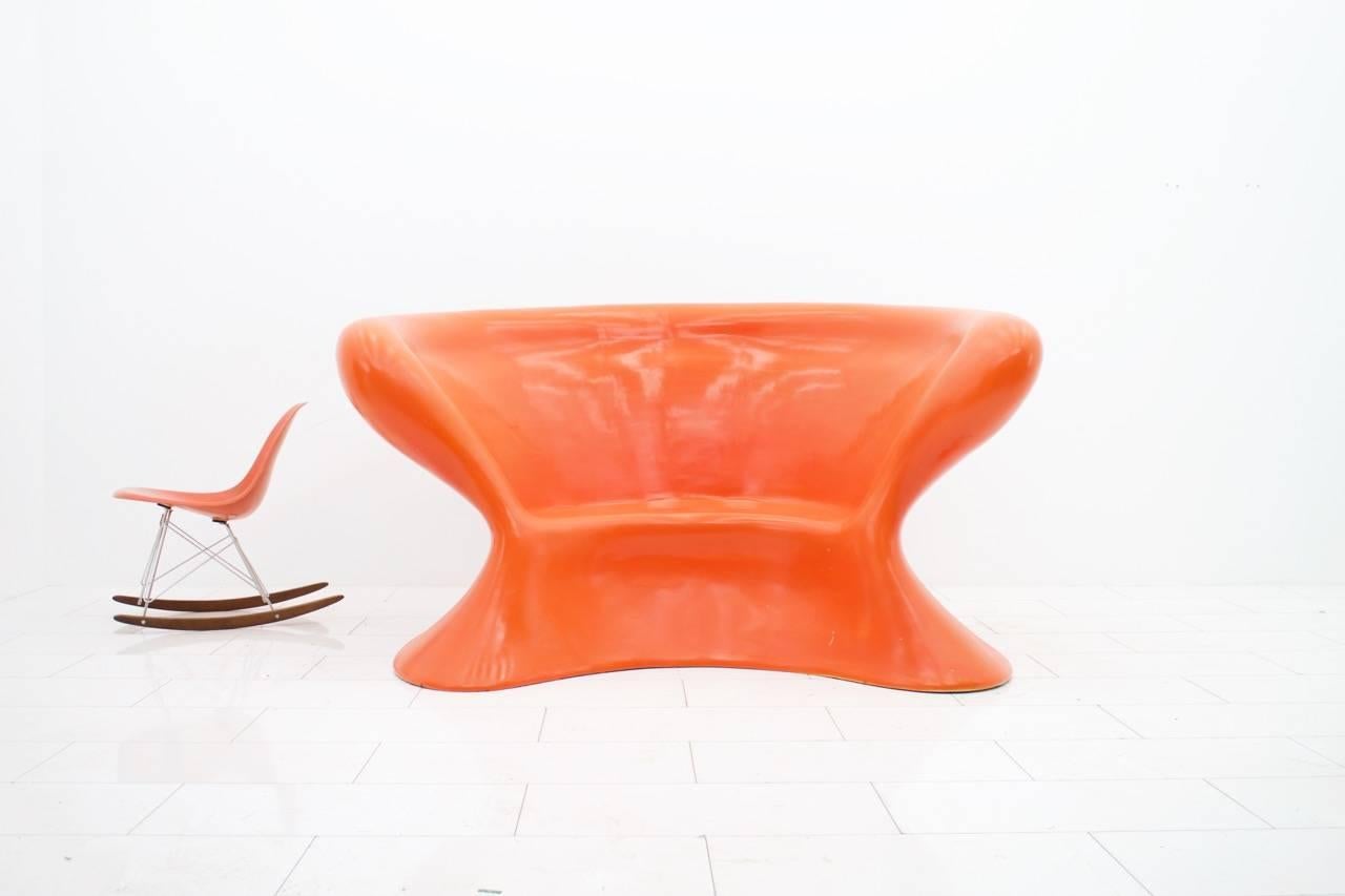 Large object chair made of polyurethane from circa the 1970s-1980s. Made for indoor area because there is a felt on the underside. This armchair can also be placed in the outdoor area.
Great organic shape and a real eye-catcher.


Worldwide