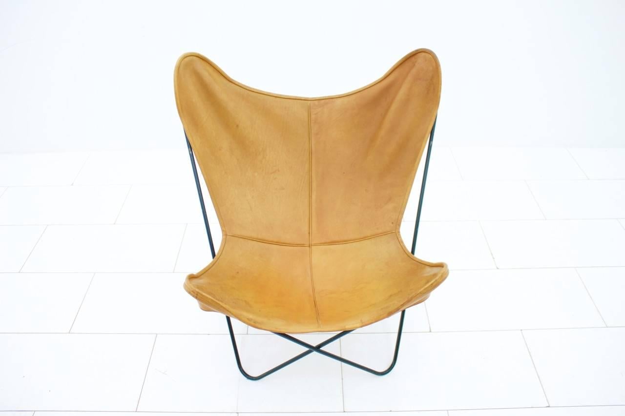 Mid-Century Modern Butterfly Lounge Chair with Cognac Brown Leather by Jorge Hardoy for Knoll For Sale