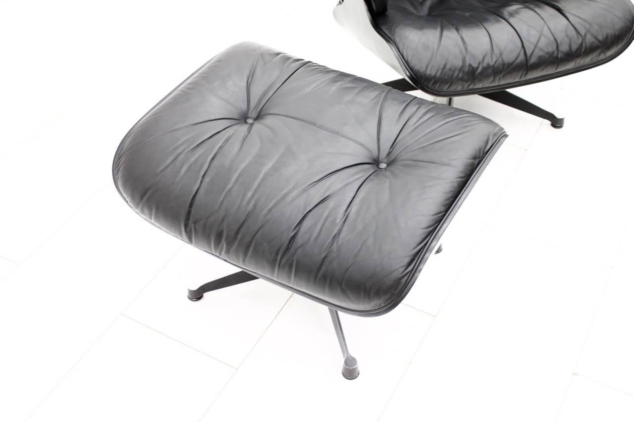 Metal Charles Eames Lounge Chair with Ottoman Black / Black For Sale
