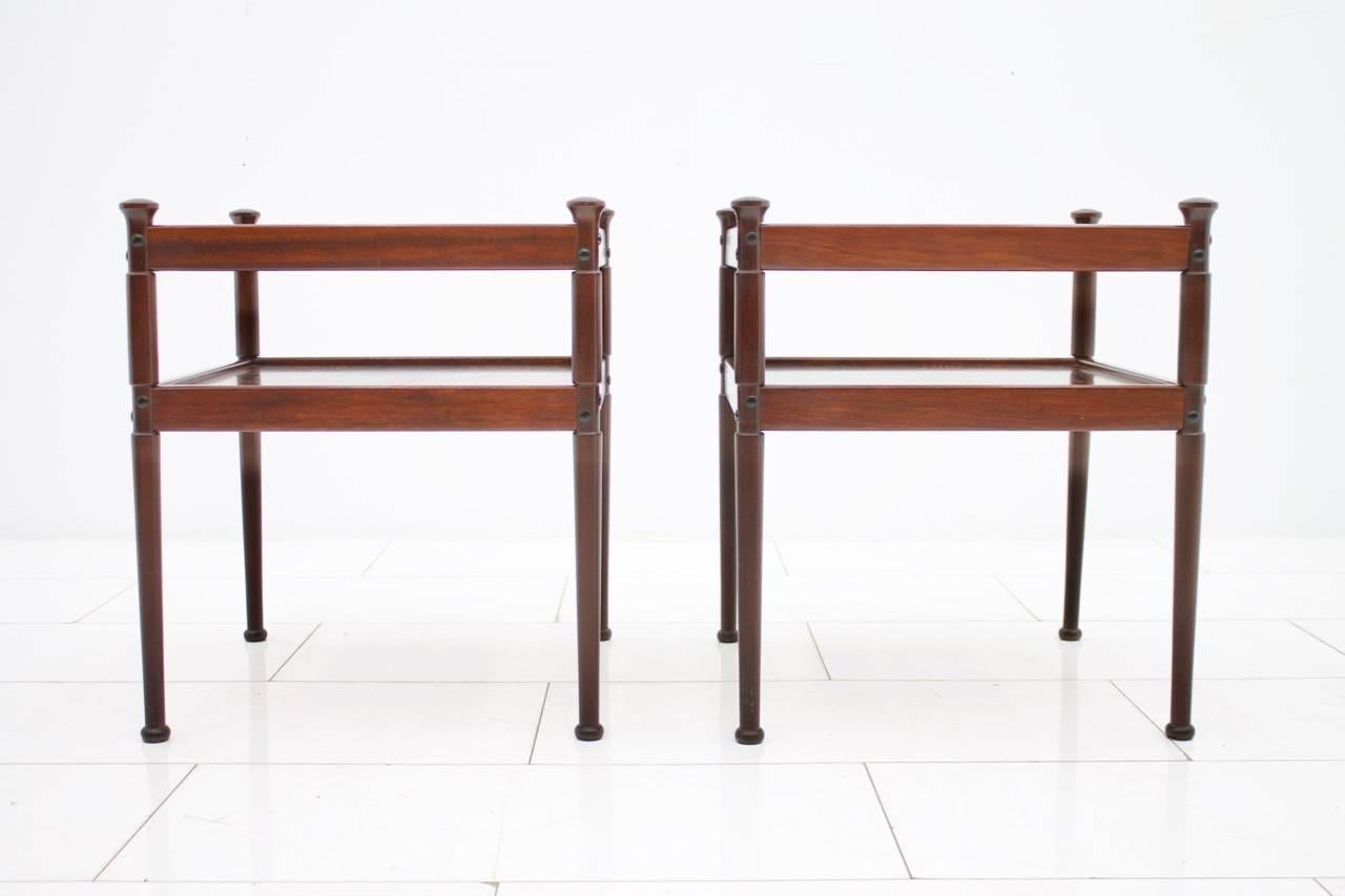 Pair of nice side tables made of wood and glass. 
very good condition.

Worldwide shipping.