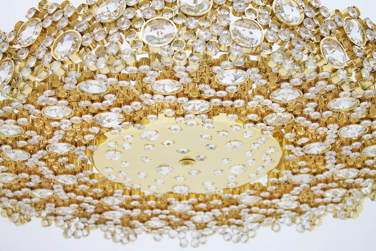 Large Gilded Brass and Crystal Glass Chandelier by Palwa, Germany, 1960s im Zustand „Gut“ im Angebot in Frankfurt / Dreieich, DE