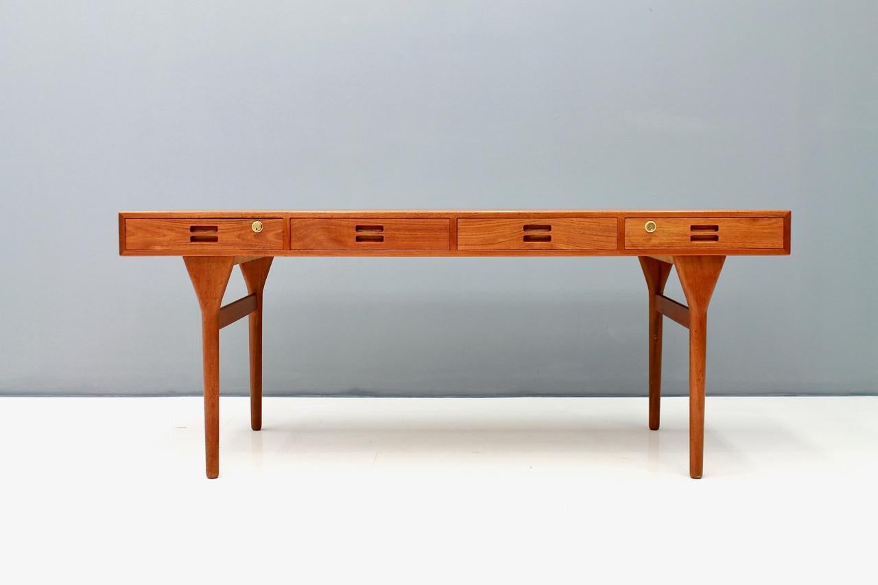 Large Teak Wood desk with four drawers by Nanna Ditzel for Søren Willadsen, Denmark, 1958.
Two of the drawers have original brass locks built in, all the keys are available.
The condition is good to very good with small signs of use.
Measures: B 175