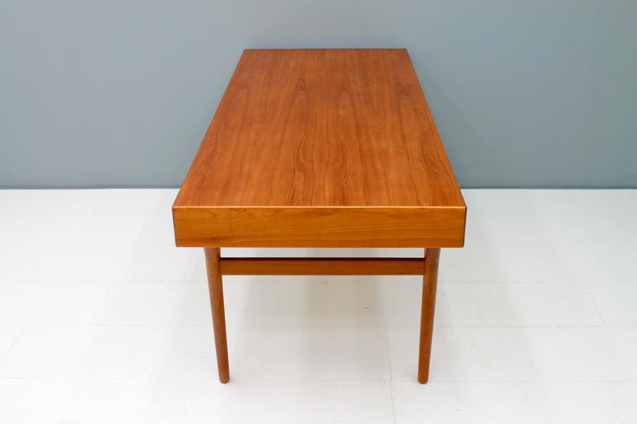 Teak Writing Desk by Nanna Ditzel for Søren Willadsen, Denmark, 1958 (Mitte des 20. Jahrhunderts)