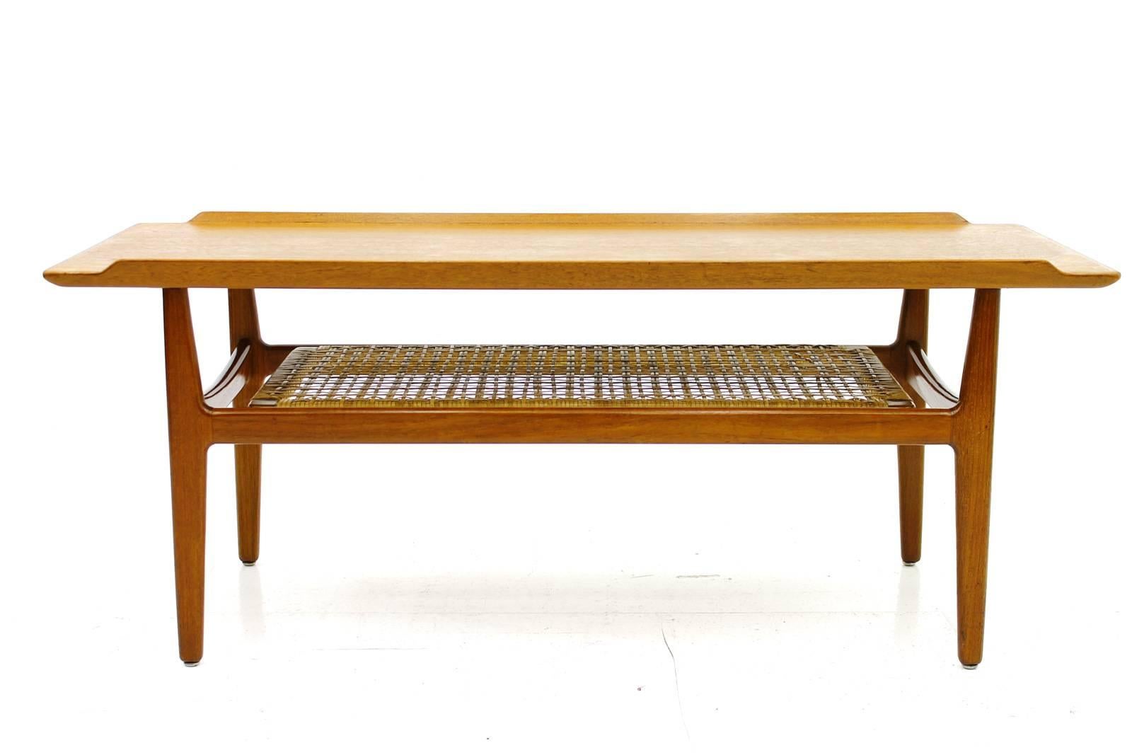 A beautiful danish sofa table by Arne Vodder, 