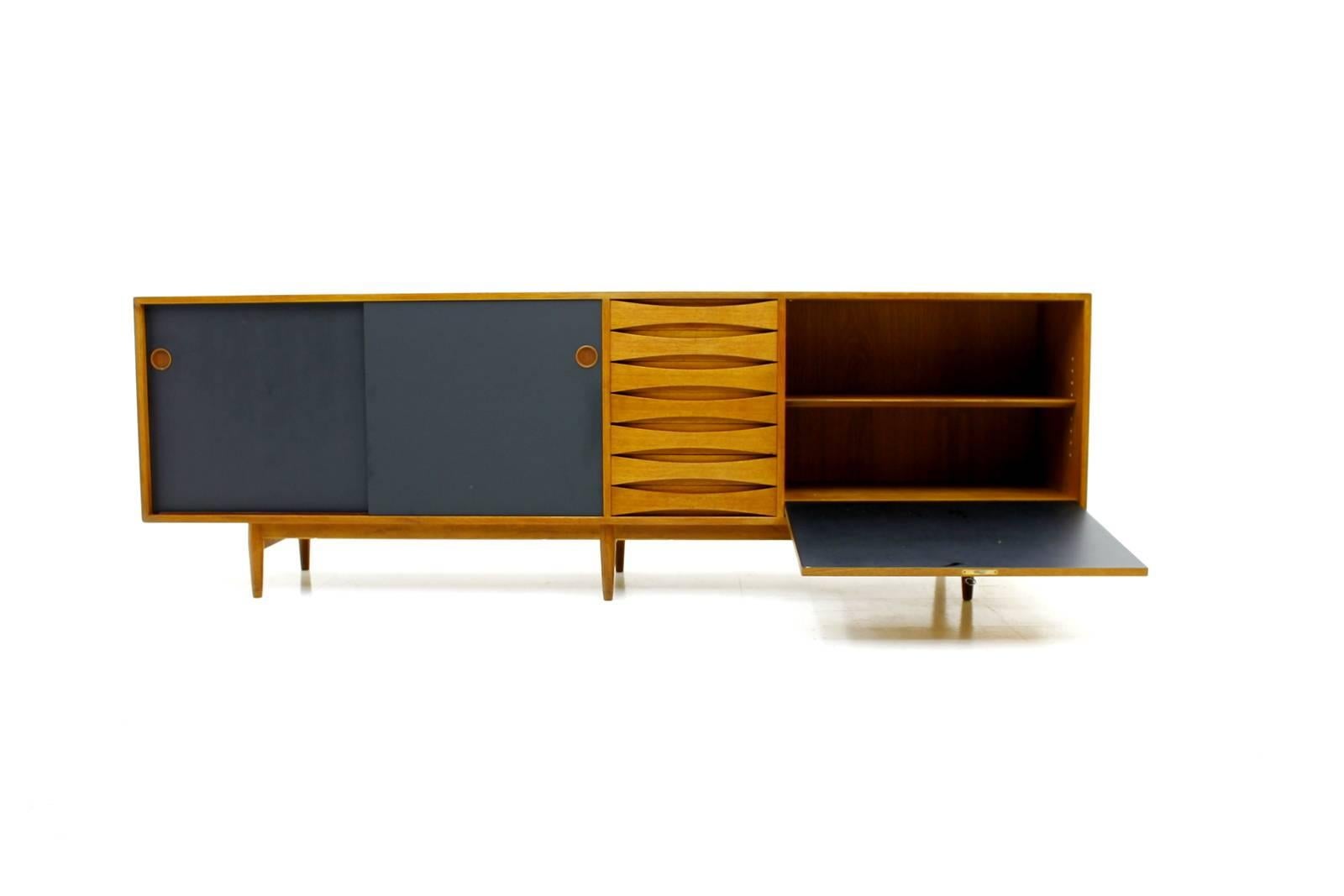 Large Freestanding Sideboard with Reversible Doors, Arne Vodder, 1959 In Excellent Condition In Frankfurt / Dreieich, DE