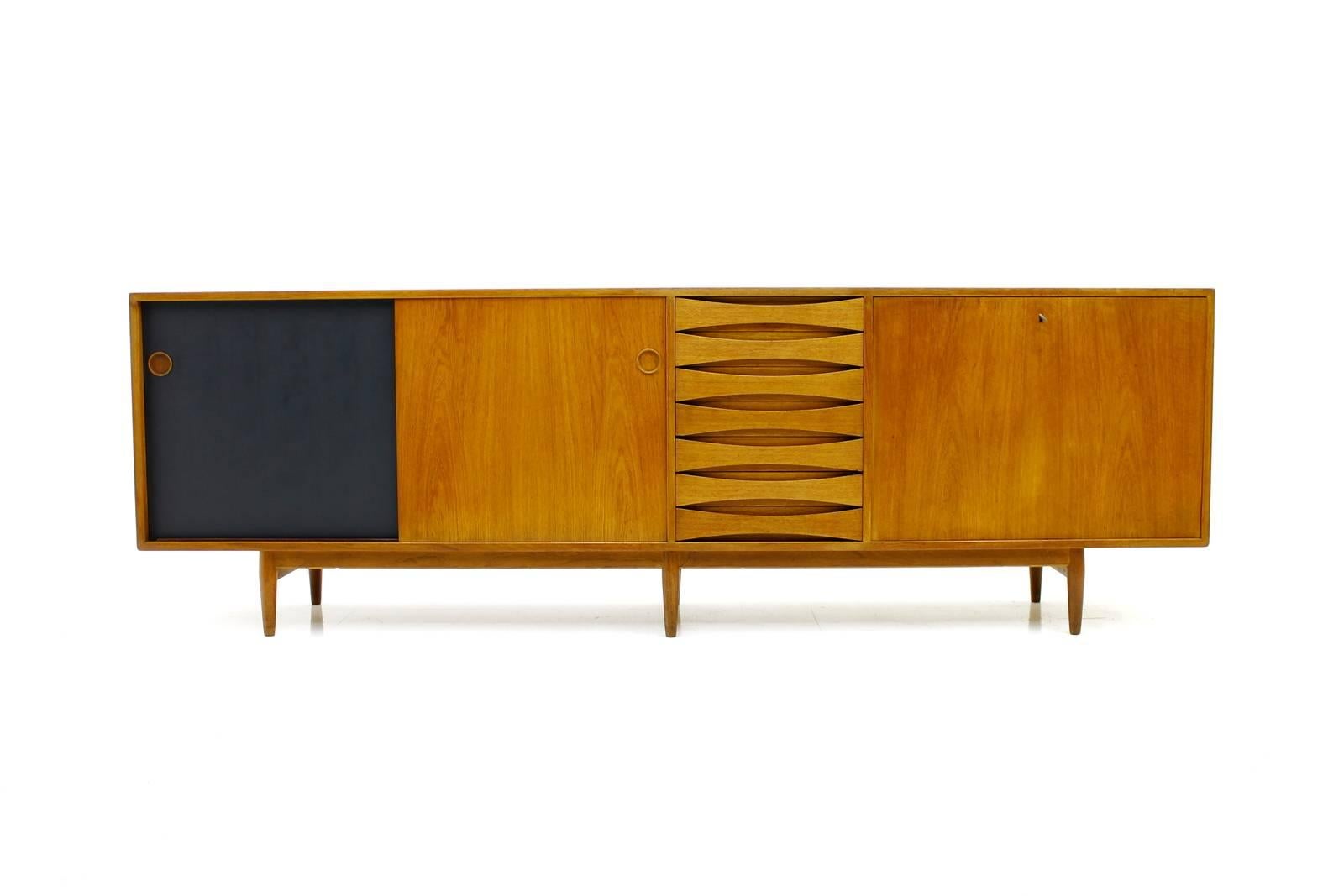 Scandinavian Modern Large Freestanding Sideboard with Reversible Doors, Arne Vodder, 1959