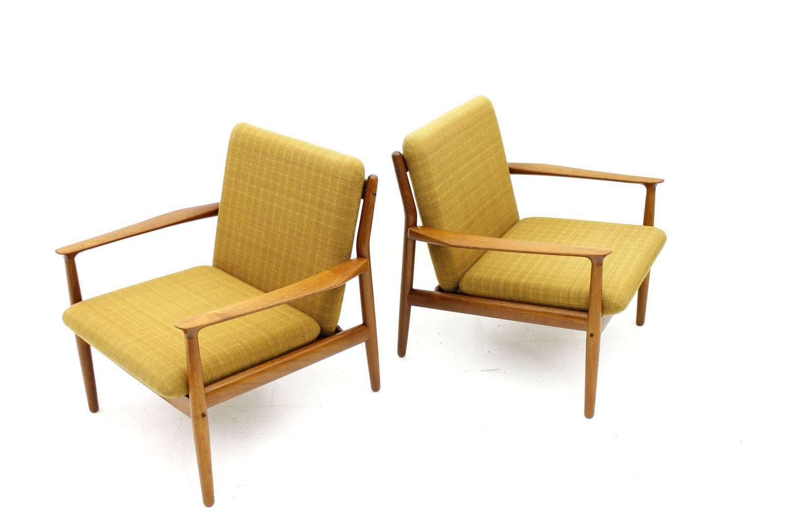 Pair Danish Teak Lounge Chairs by Grete Jalk, 1960`s.
Teakwood, original Cushions.

Excellent Condition.

Worldwide shipping.

