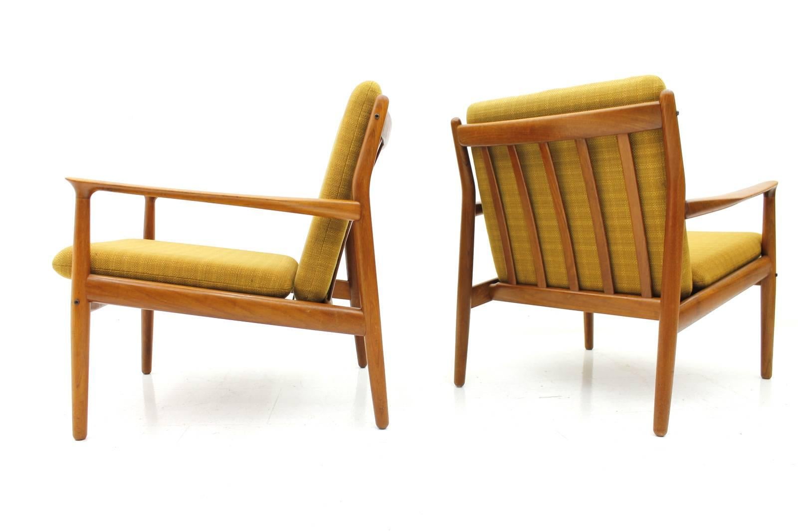 Pair Danish Teak Lounge Chairs by Grete Jalk, 1960 In Excellent Condition In Frankfurt / Dreieich, DE