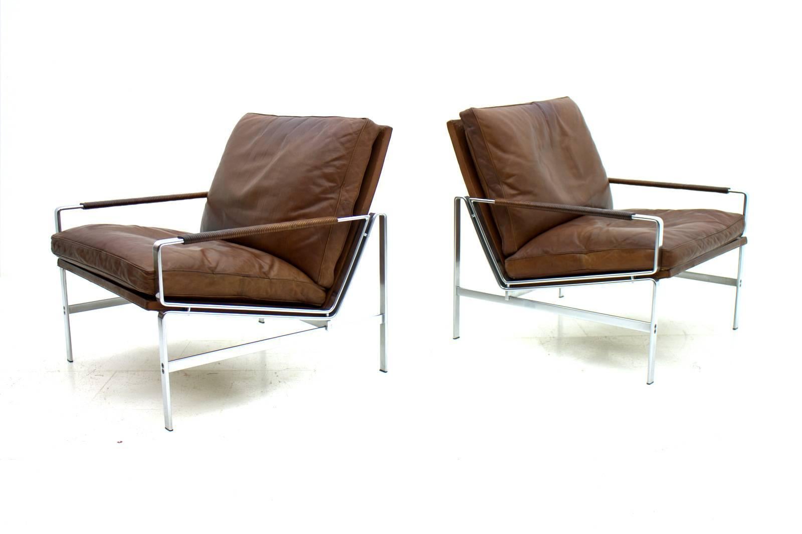 A beautiful pair of lounge chairs FK 6720 by Preben Fabricius & Jørgen Kastholm 1967, made by Kill International. Brown leather, chromed steel. 
Great patina. Great look.
Measurements: Width 74 cm, depth 78 cm, height 77 cm.

Very good condition!