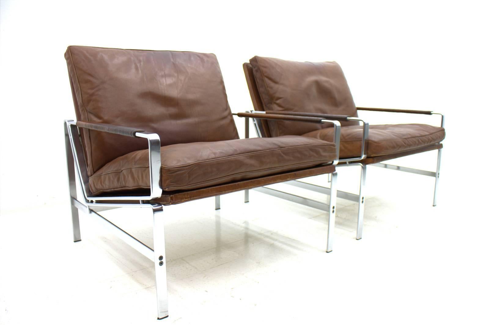 Scandinavian Modern Pair of Leather and Steel Lounge Chairs by Fabricius & Kastholm FK 6720