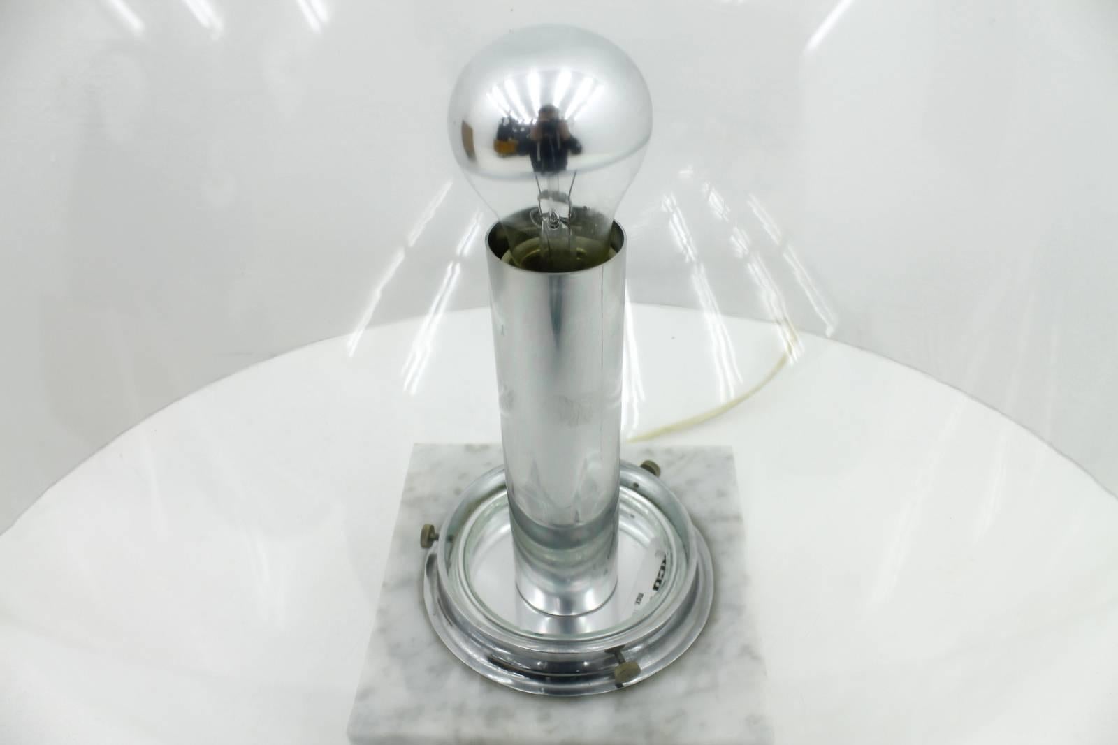 Glass and marble table lamp by Erco, 1970s.
Very good condition.

Details

Creator: ERCO Leuchten (Maker)
Period: 1970
Color: white
Style: Mid-Century Modern
Place of Origin: Germany
Dimensions: Height: 16.54 in. (42 cm) Diameter: 14.18