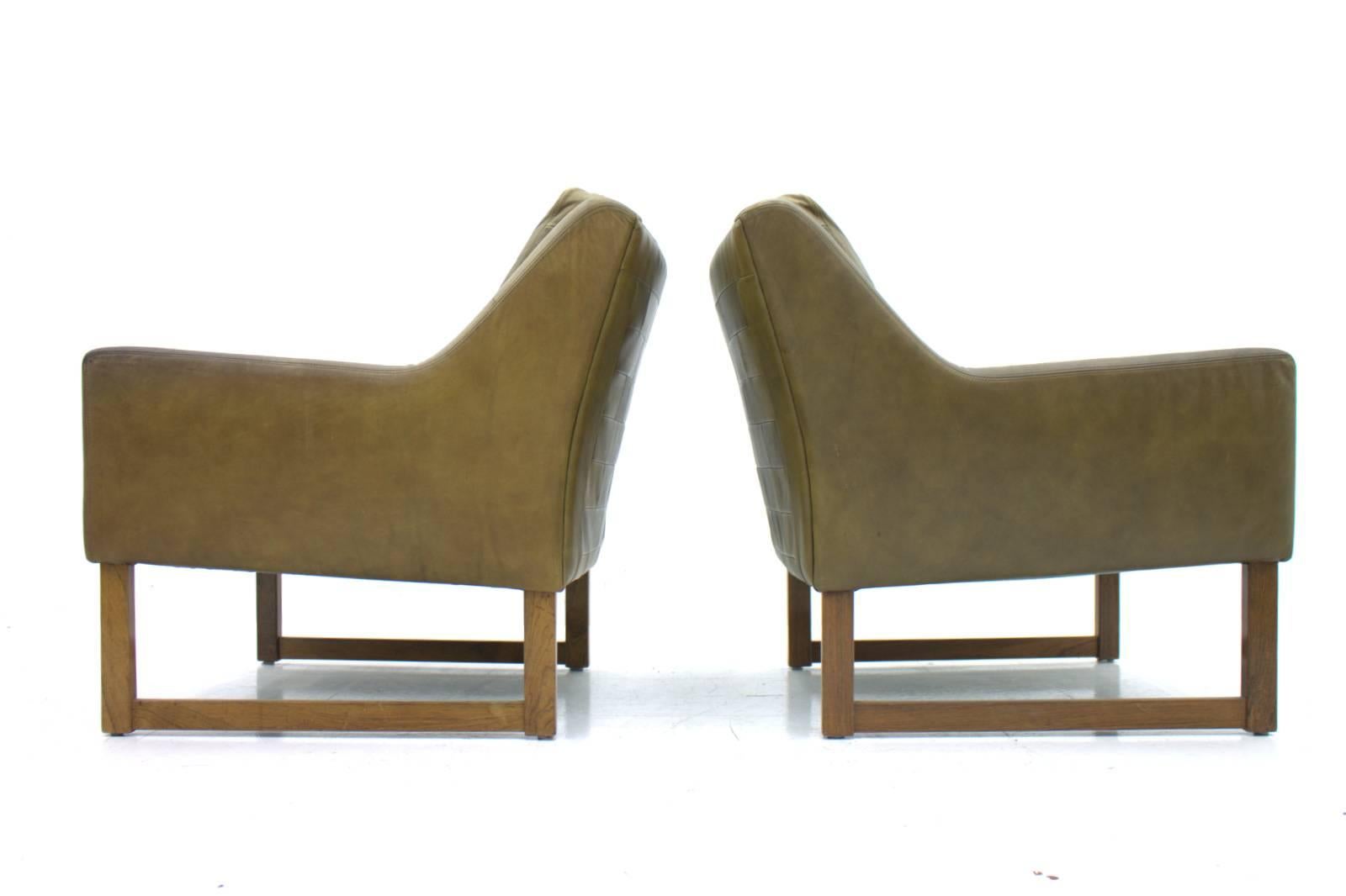Pair of lounge chairs by Rudolf Glatzel for Kill International, 1960s. Leather and rosewood.
Good vintage condition.

Worldwide shipping.