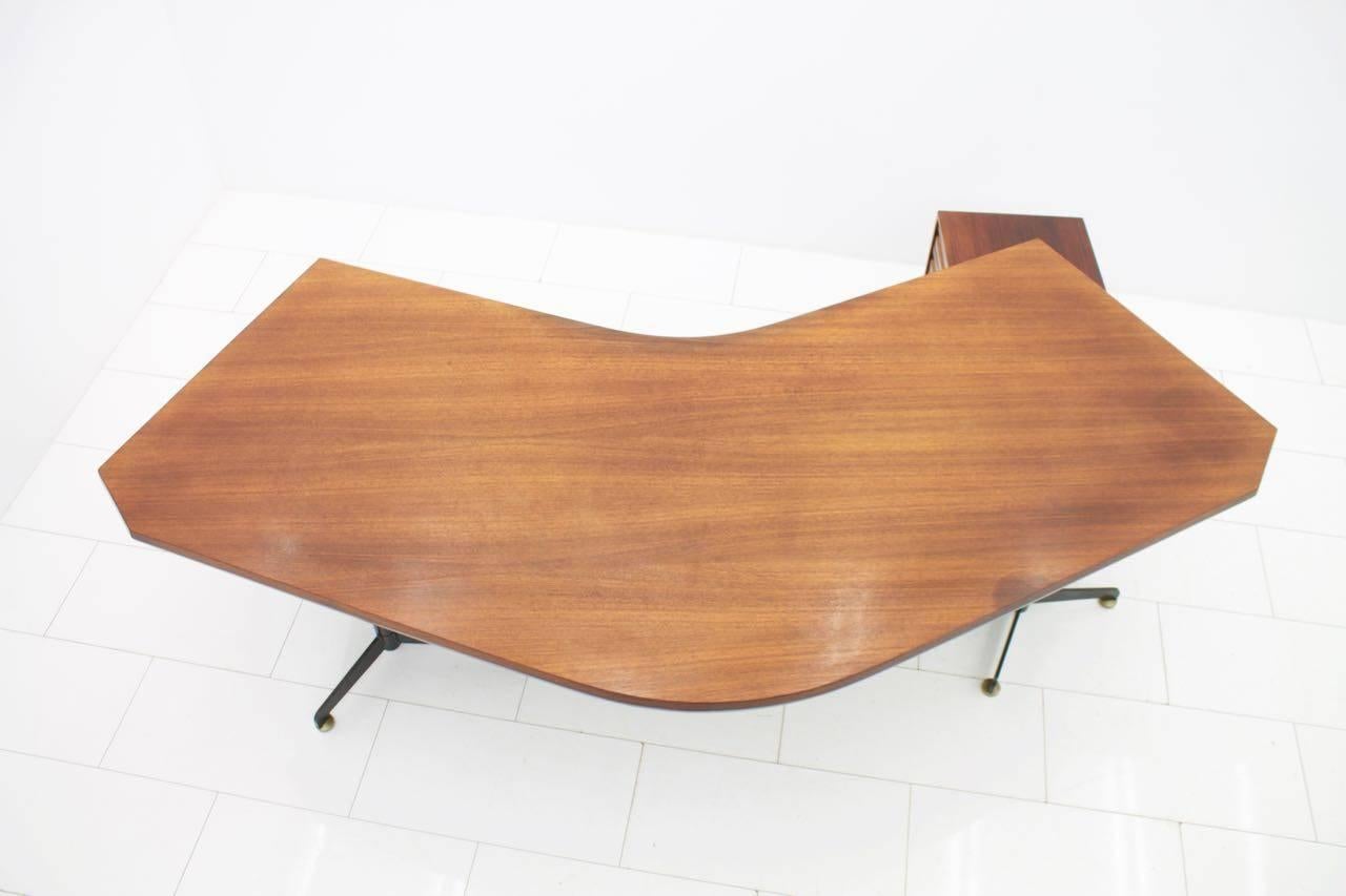 Mid-Century Modern Early Boomerang Desk T96 by Osvaldo Borsani for Tecno, Italy, 1965 For Sale