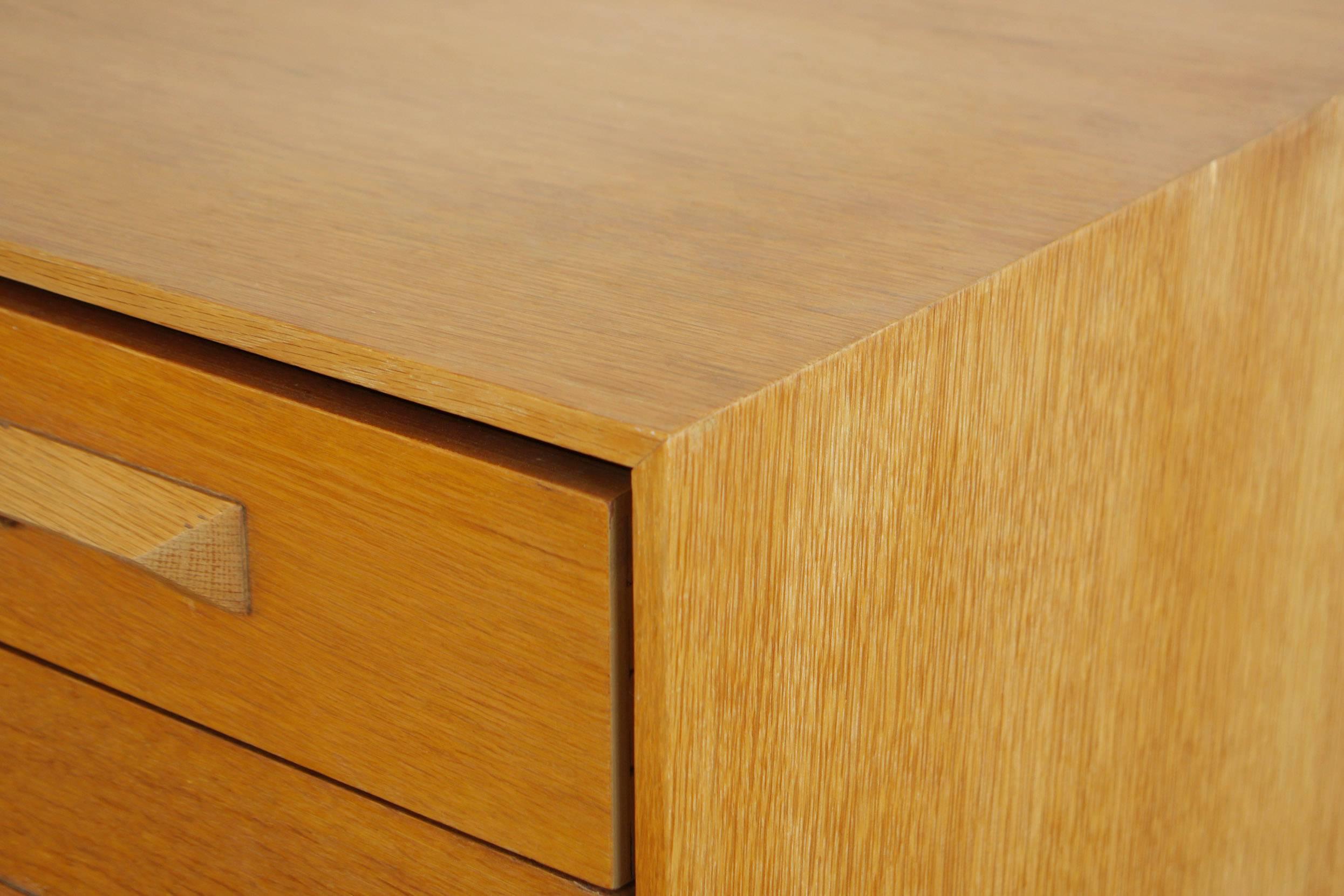Mid-20th Century Oak Chest of Drawers by Sylvia & John Reid Stag Concorde, 1959