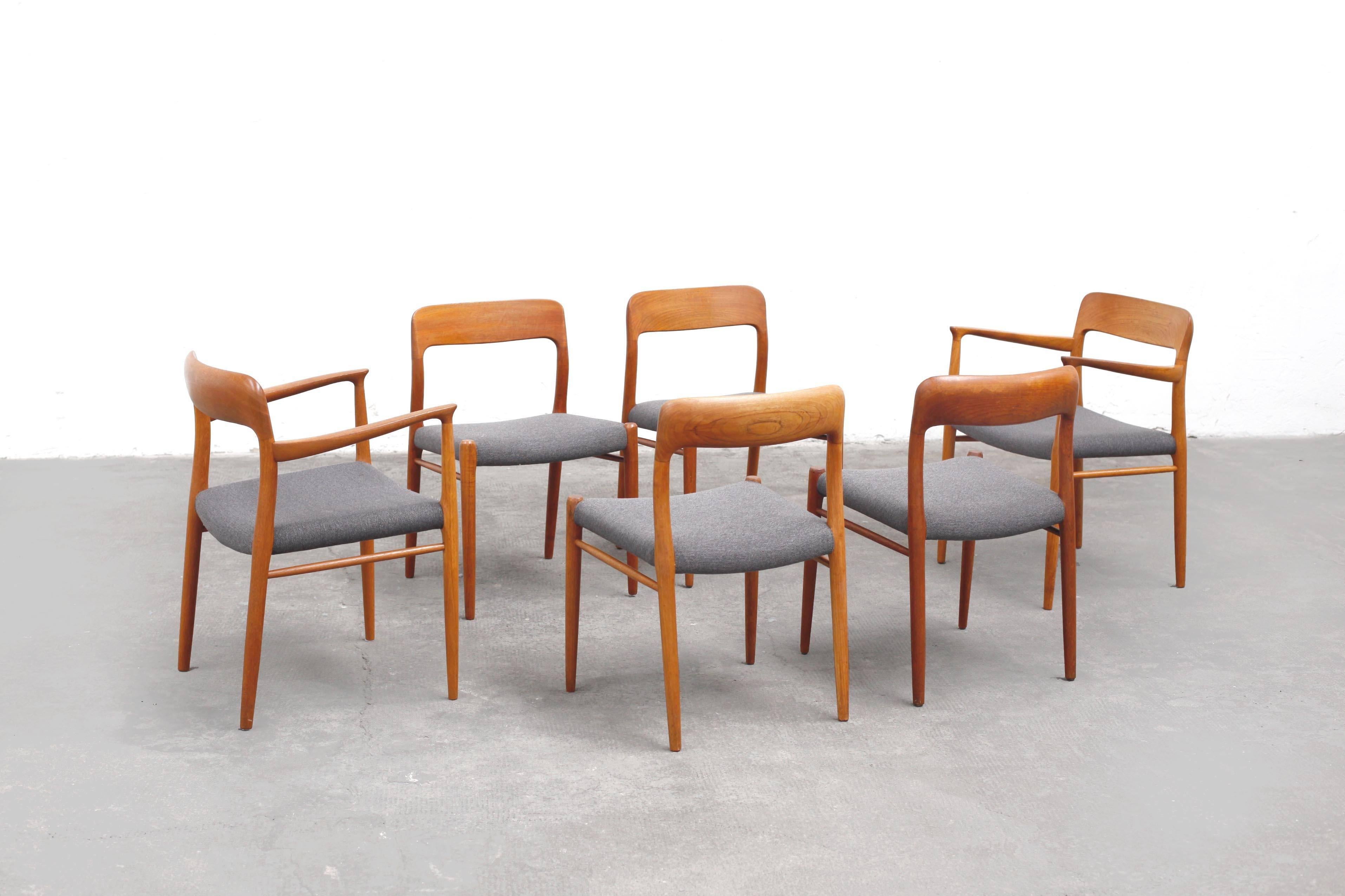 A beautiful dining group with two rare armchairs by Niels Otto Møller.
This particular model was first manufactured in 1959.
Although very simple in its form, the sculptural backrest adds an organic aspect to the design and is what sets it apart
