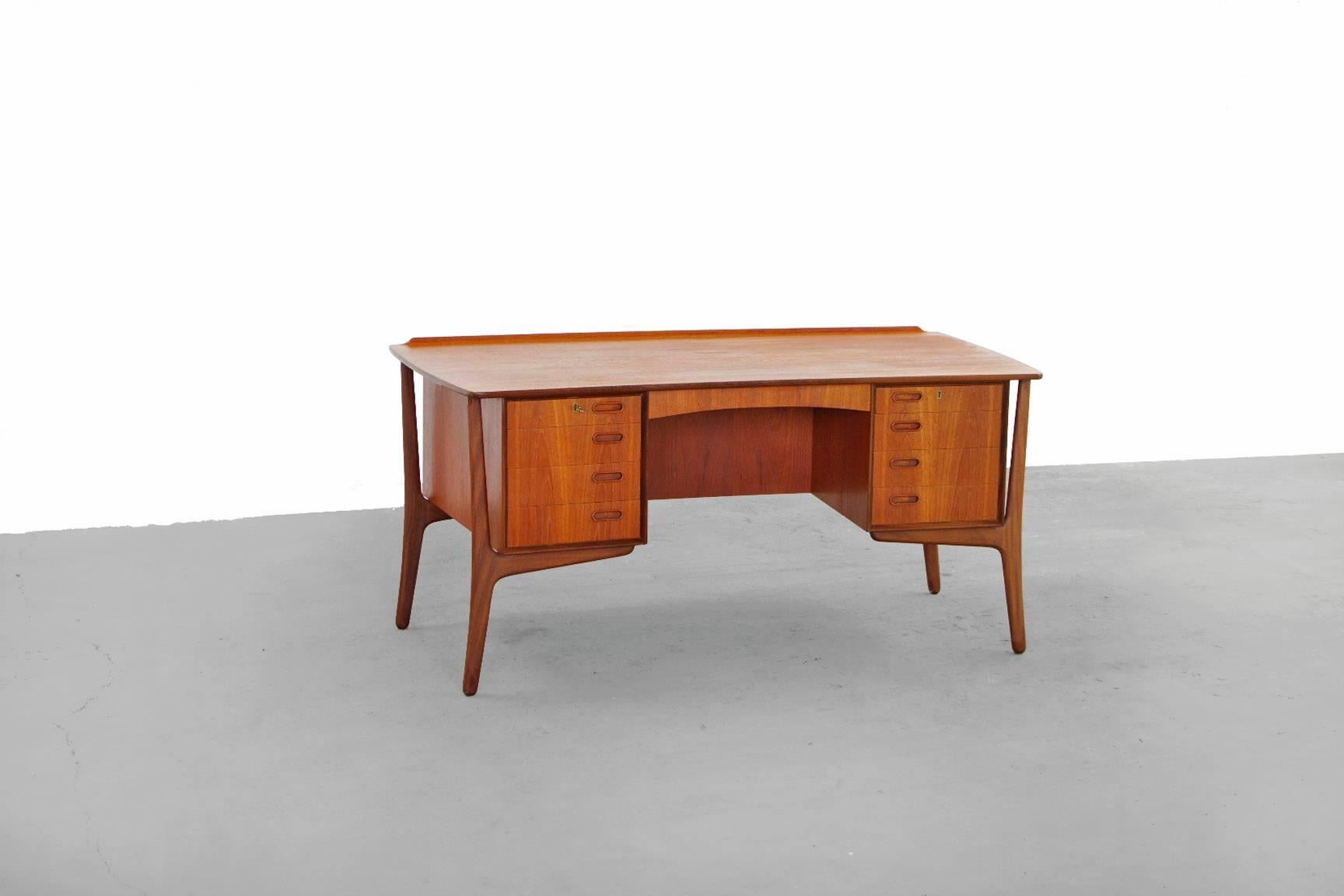 Scandinavian Modern Teak Desk by Svend Aage Madsen Typ 200 Danish Modern, 1960s