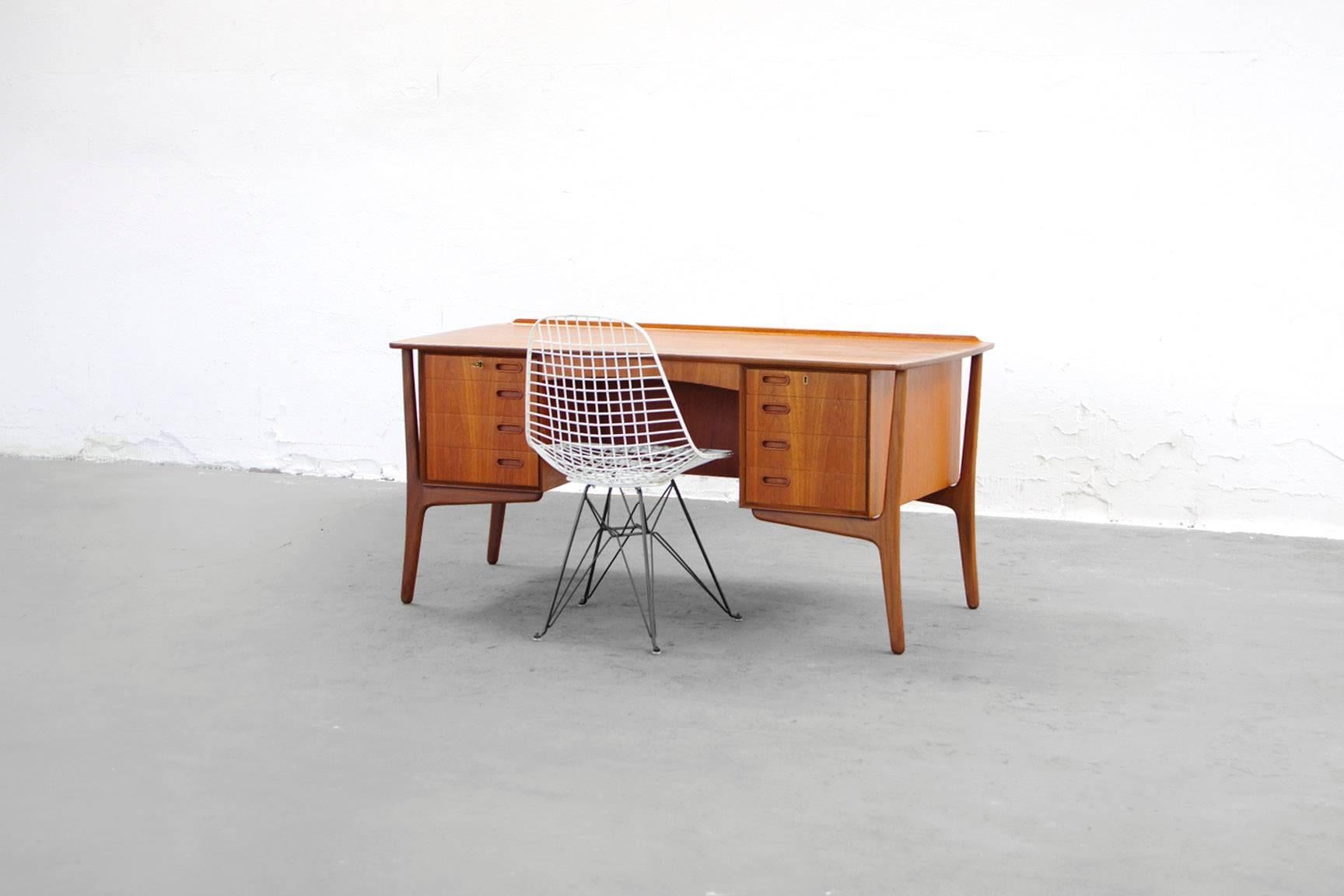Teak Desk by Svend Aage Madsen Typ 200 Danish Modern, 1960s In Excellent Condition In Berlin, DE