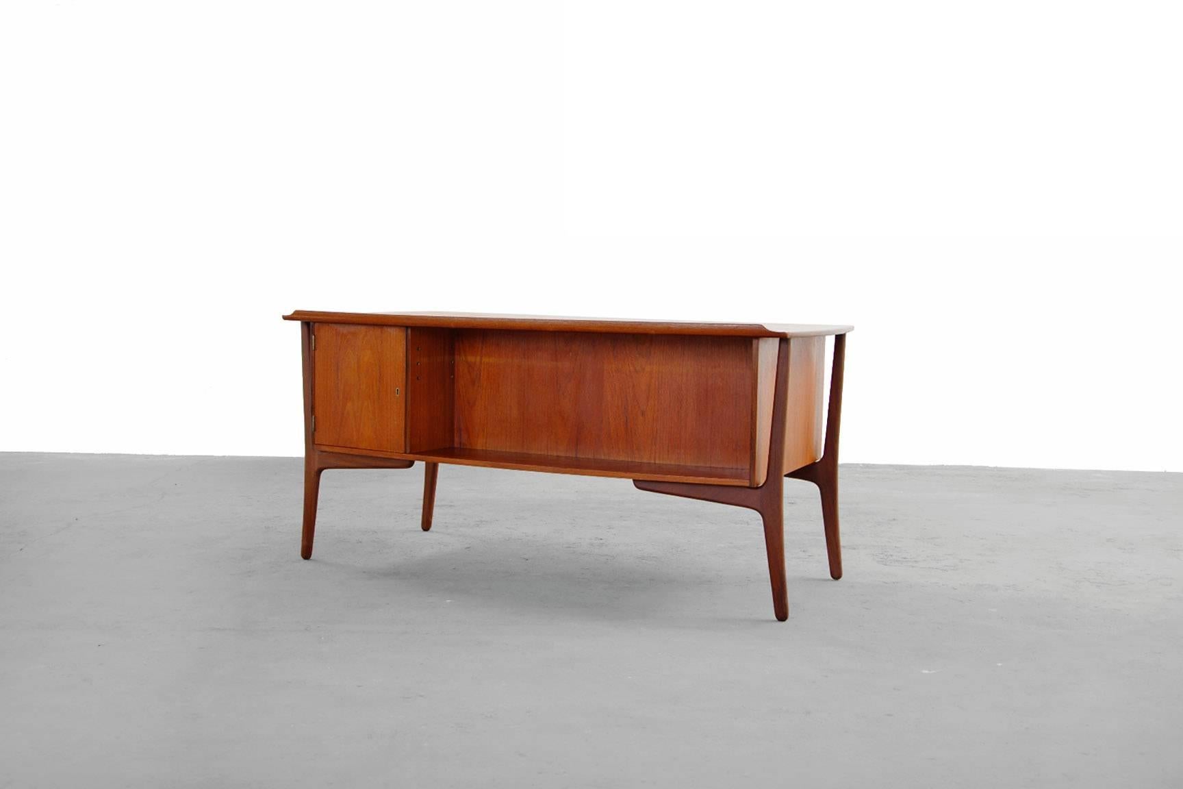 Teak Desk by Svend Aage Madsen Typ 200 Danish Modern, 1960s 1