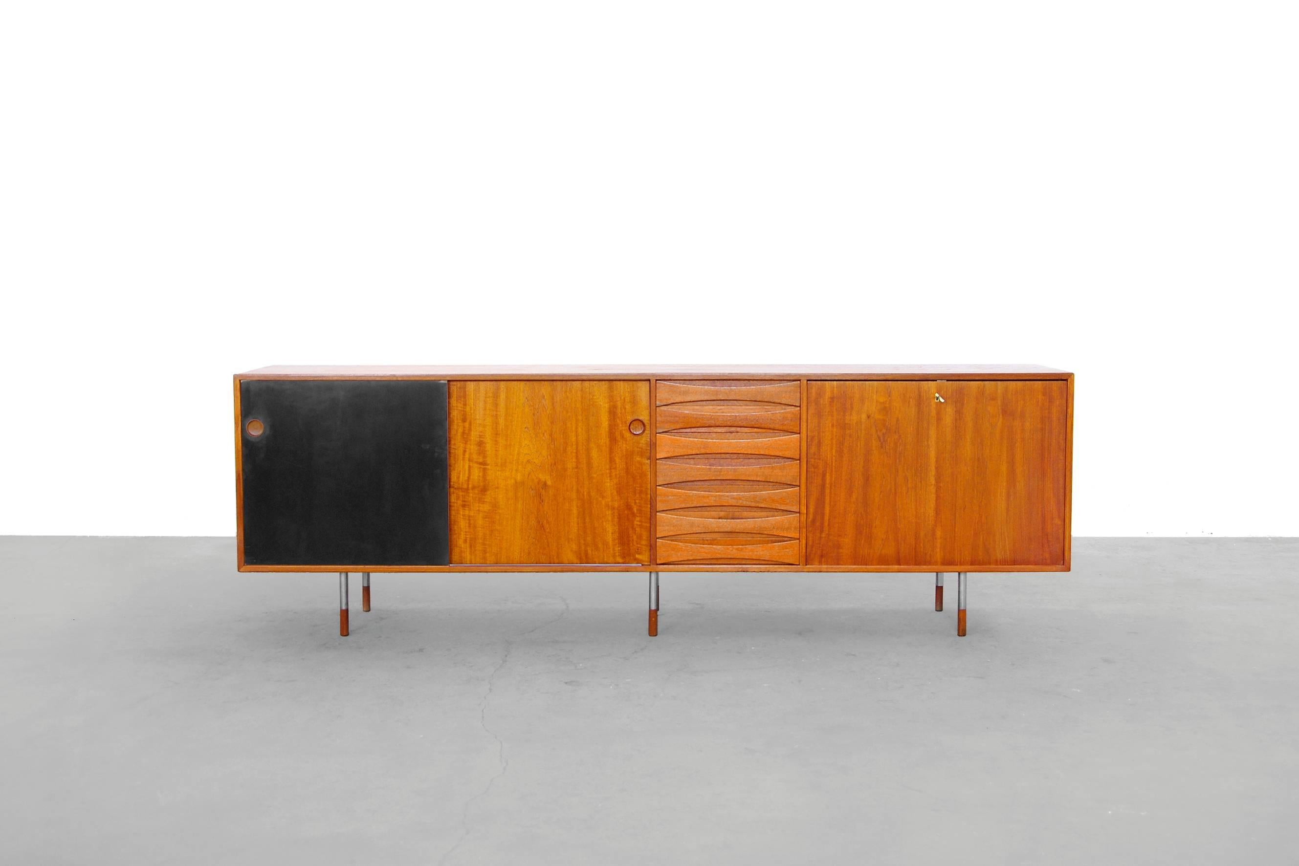 Teak Sideboard by Arne Vodder 29A Sibast Danish Modern, 1950s-1960s In Excellent Condition In Berlin, DE