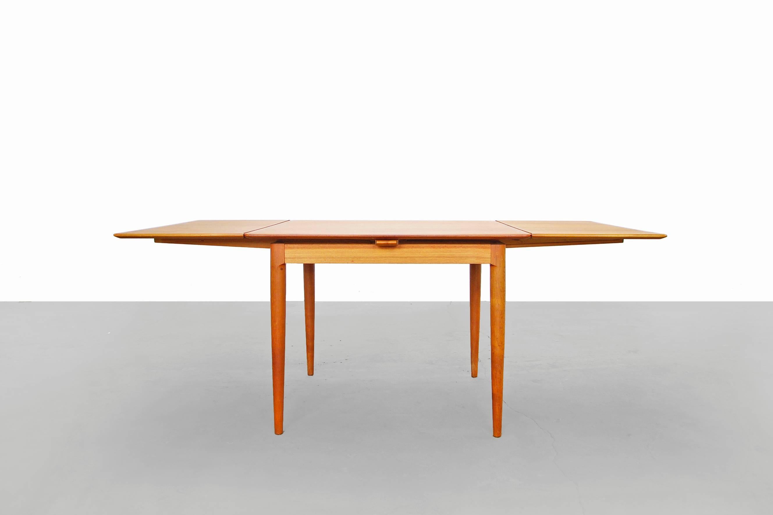 A beautiful and funcional teak table by Skovmand & Andersen.
There are two leaves that axtract allowing eight peaple to dine.
The table top has a beautiful warm hue and patina that only time and use can achieve.
​100cm - 193cm